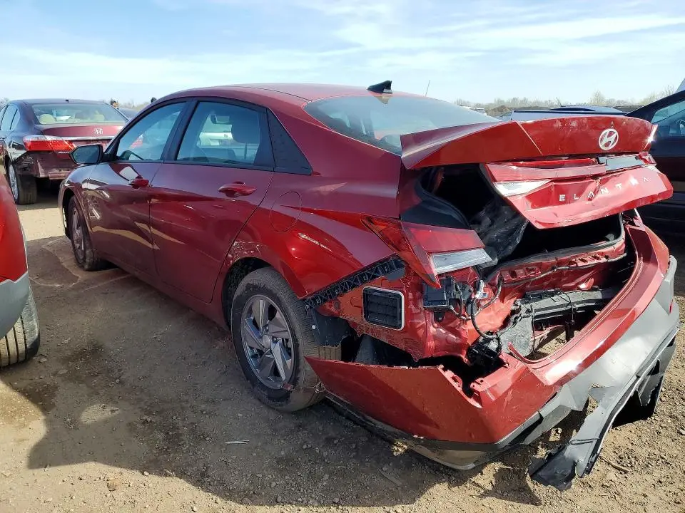 2025 HYUNDAI ELANTRA SE  