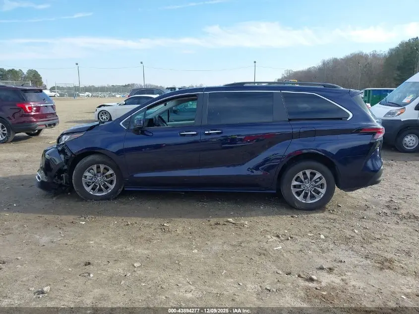 2024 TOYOTA SIENNA XLE