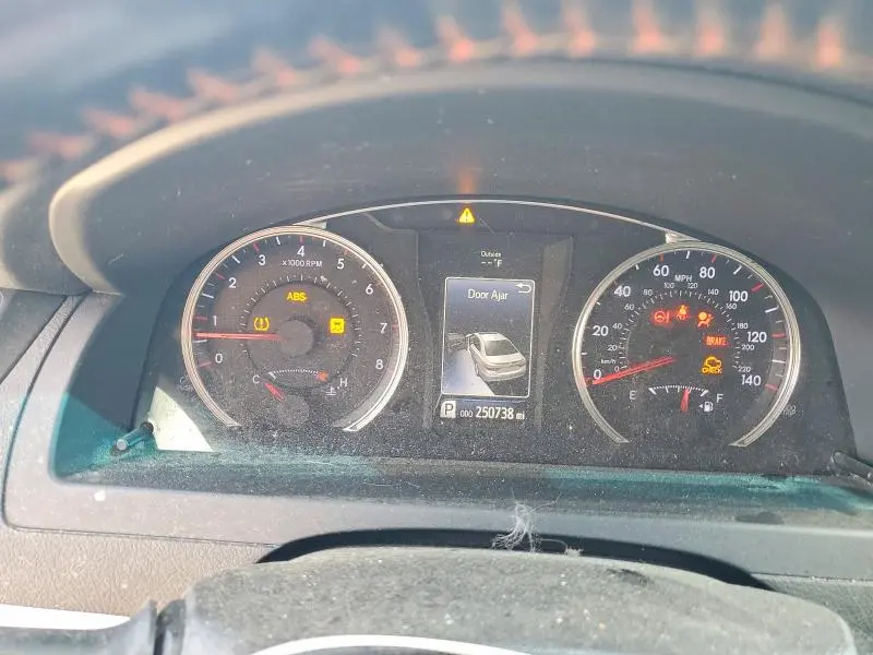 2015 TOYOTA CAMRY SE  