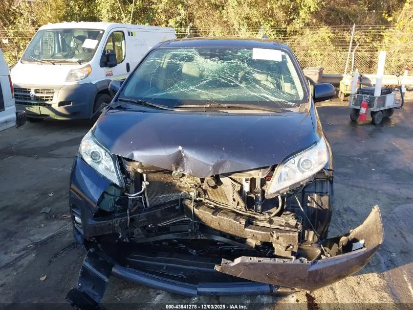 2019 TOYOTA SIENNA XLE 8 PASSENGER