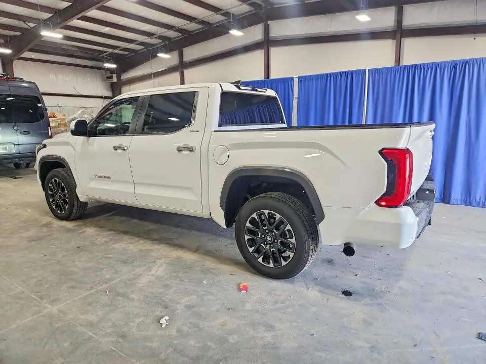 2026 TOYOTA TUNDRA CREWMAX LIMITED  