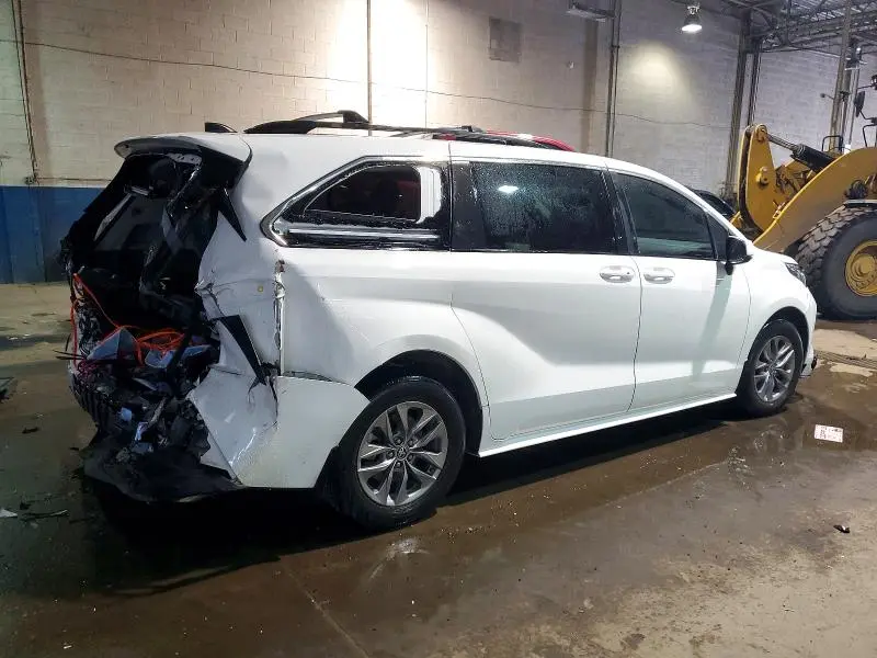 2023 TOYOTA SIENNA LE 8-PASSENGER  