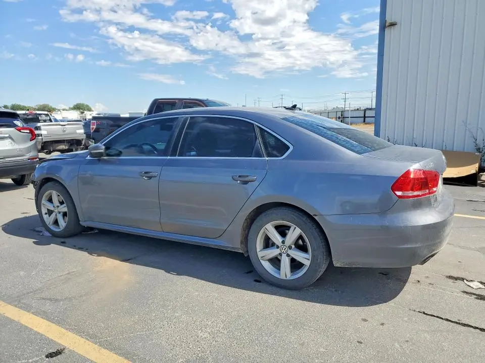 2013 VOLKSWAGEN PASSAT SE  