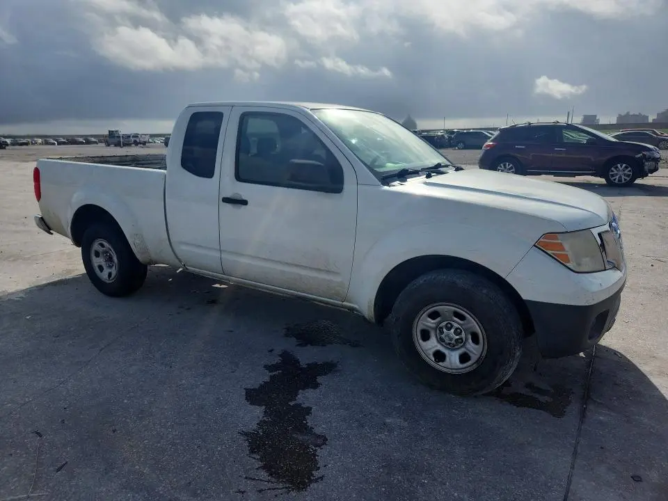 2014 NISSAN FRONTIER S  