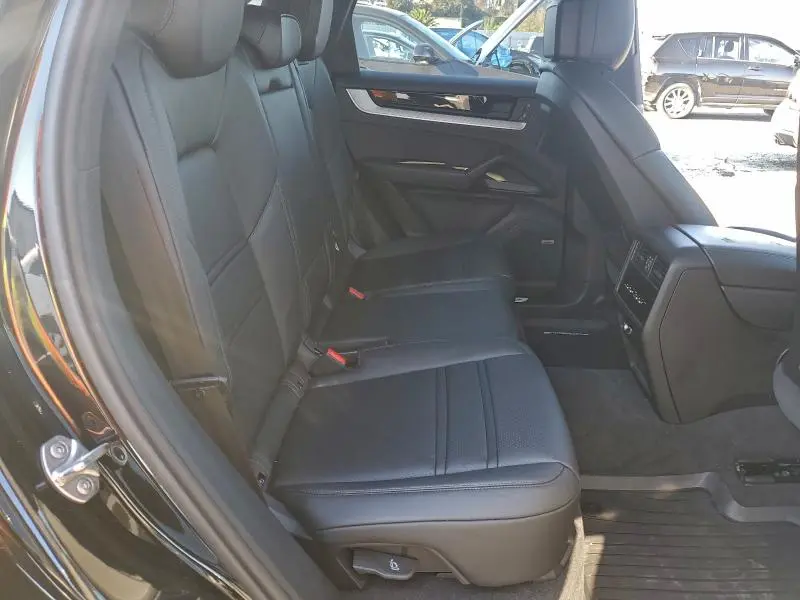 2025 PORSCHE CAYENNE SE HYBRID  