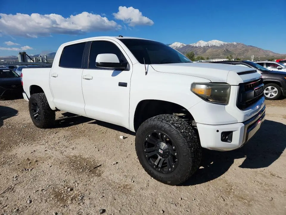 2017 TOYOTA TUNDRA CREWMAX LIMITED  
