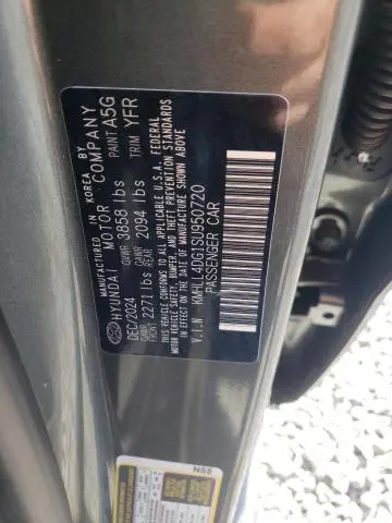 2025 HYUNDAI ELANTRA SE  