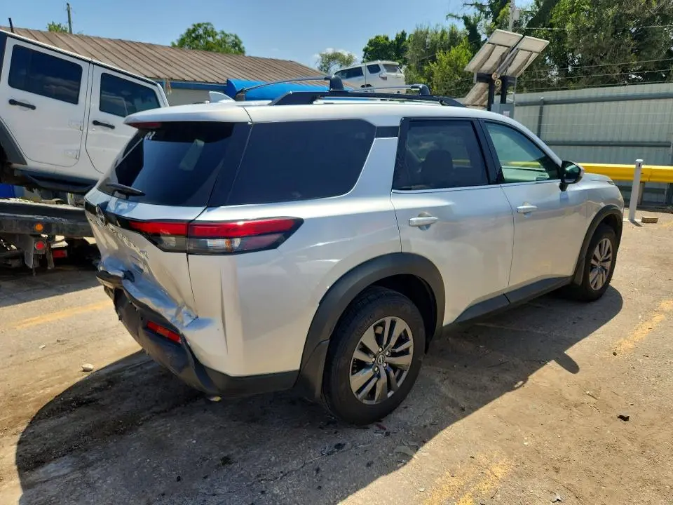 2024 NISSAN PATHFINDER SV  