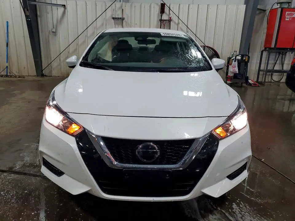 2022 NISSAN VERSA SV  