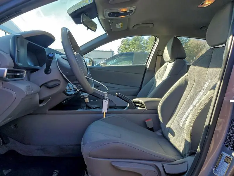 2024 HYUNDAI ELANTRA SE  