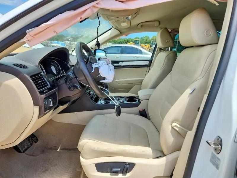 2015 VOLKSWAGEN TOUAREG V6  