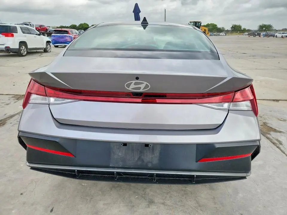 2025 HYUNDAI ELANTRA SEL  