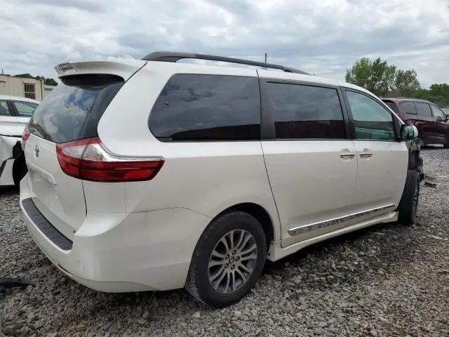 2018 TOYOTA SIENNA XLE