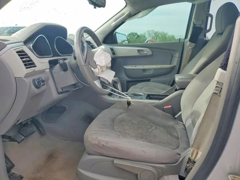 2011 CHEVROLET TRAVERSE LS  