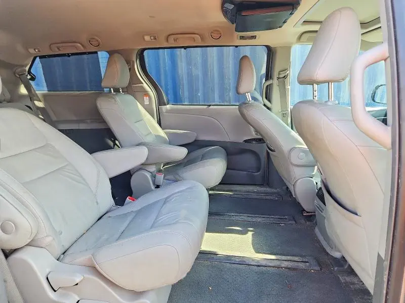2019 TOYOTA SIENNA XLE 7-PASSENGER  