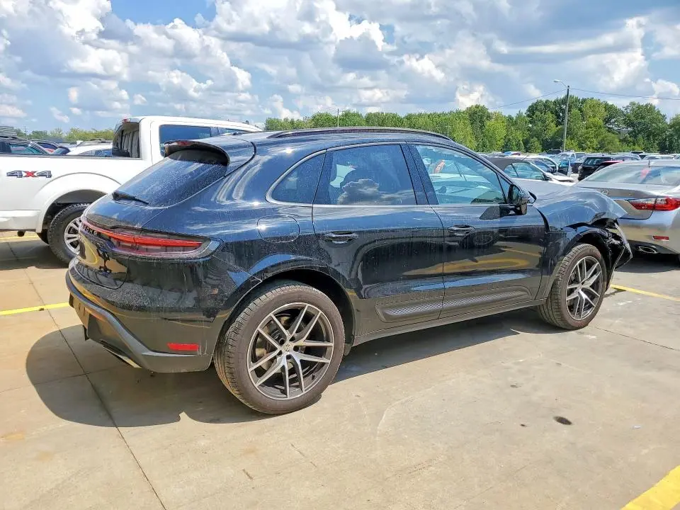 2025 PORSCHE MACAN BASE  