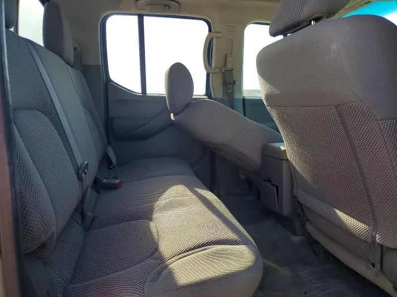 2017 NISSAN FRONTIER SV  