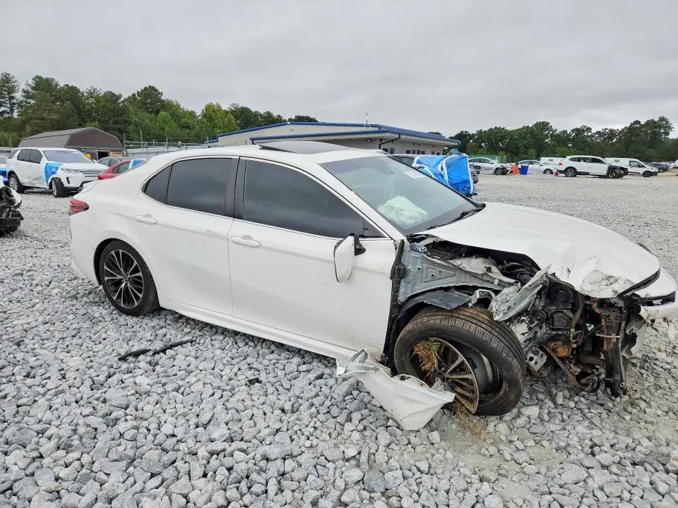2018 TOYOTA CAMRY SE  
