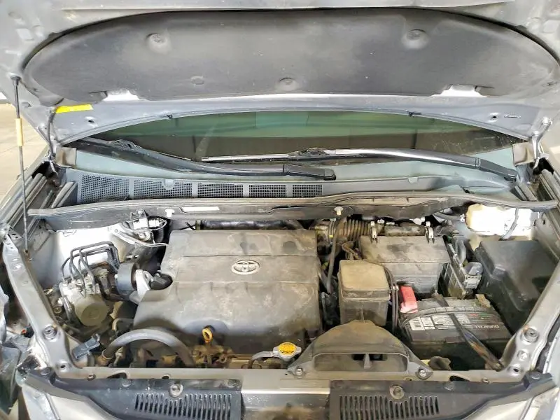 2013 TOYOTA SIENNA XLE  