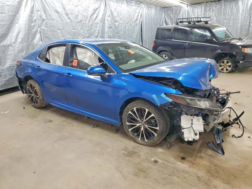 2019 TOYOTA CAMRY SE  