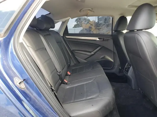 2017 VOLKSWAGEN PASSAT SE  