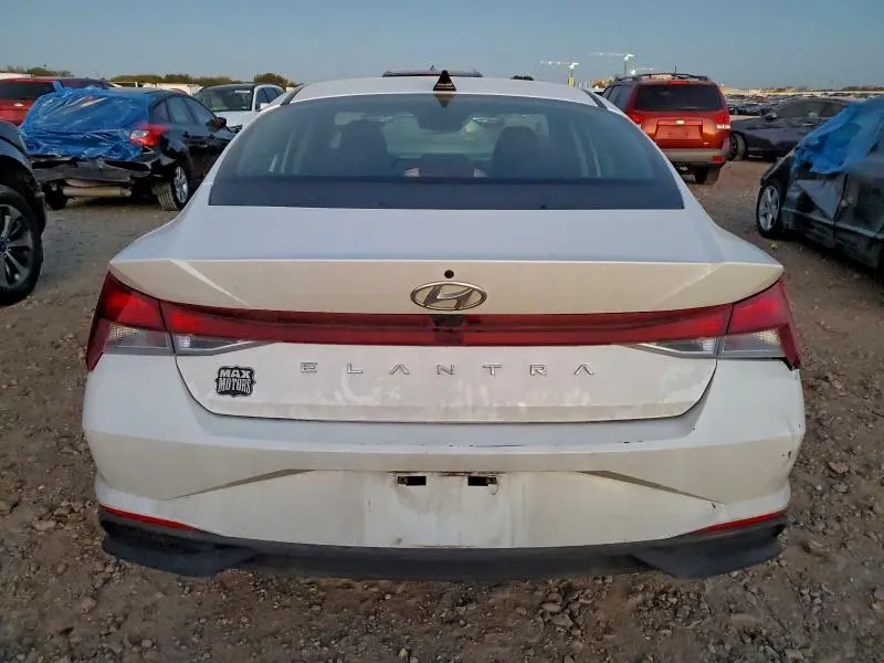 2022 HYUNDAI ELANTRA SE  