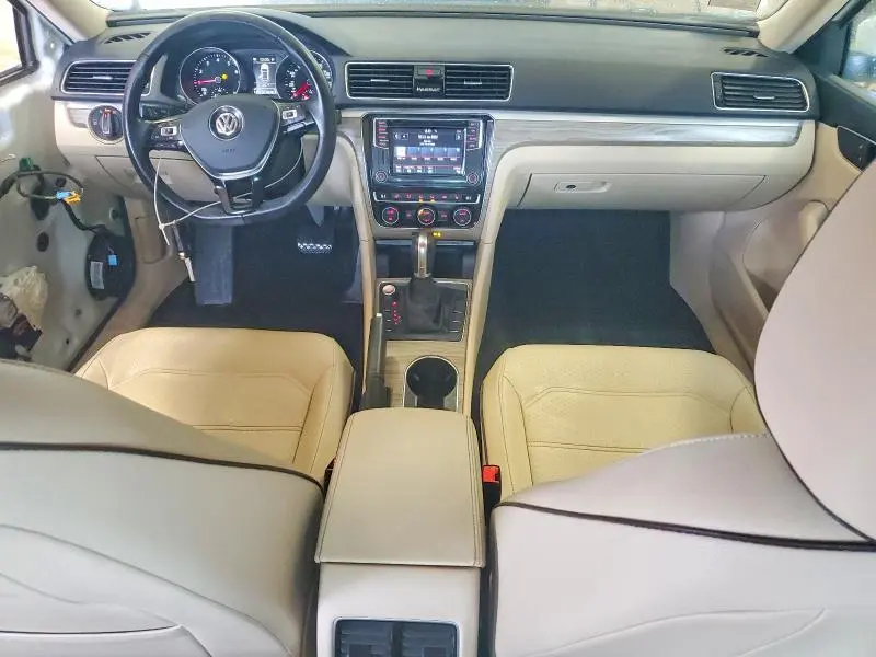 2018 VOLKSWAGEN PASSAT   