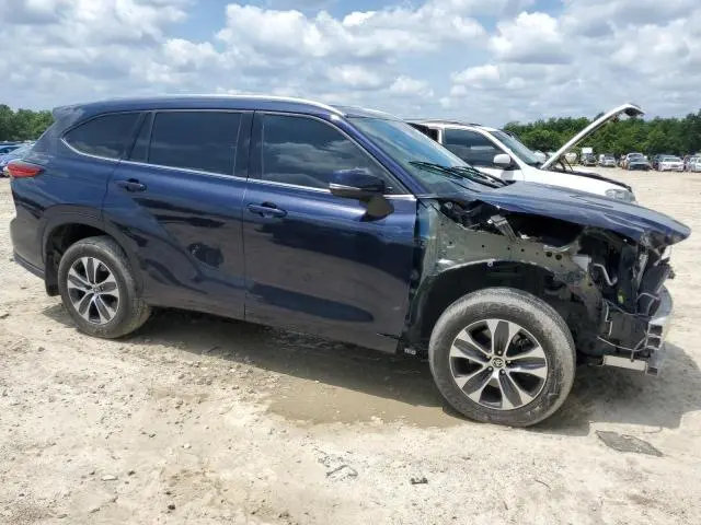 2021 TOYOTA HIGHLANDER XLE  
