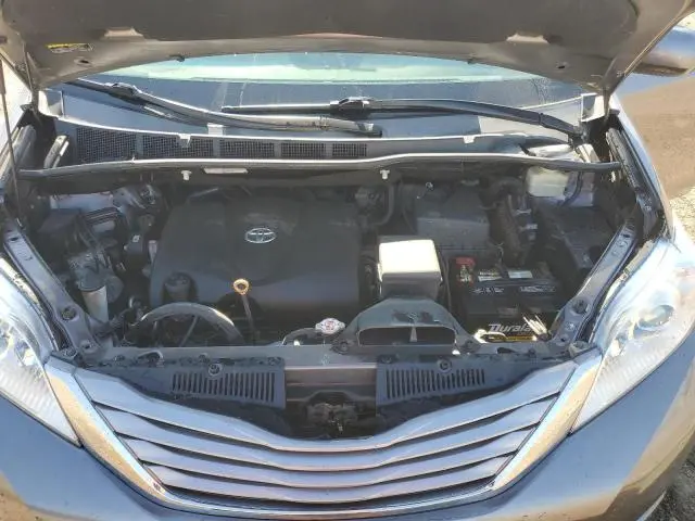 2017 TOYOTA SIENNA XLE  