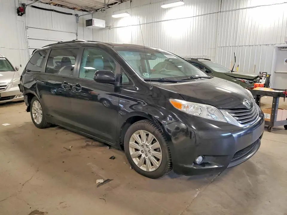 2012 TOYOTA SIENNA XLE  
