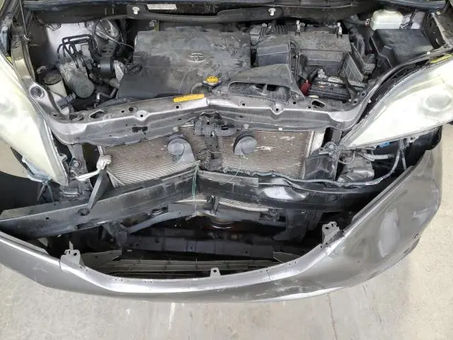 2013 TOYOTA SIENNA XLE  