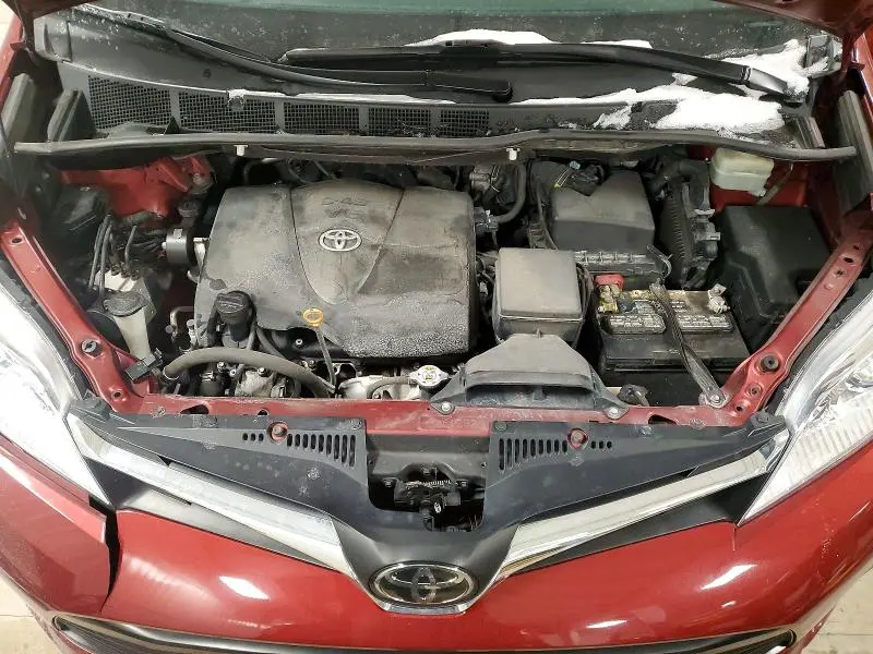 2019 TOYOTA SIENNA LE  