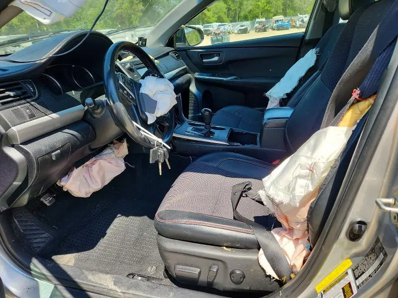 2016 TOYOTA CAMRY SE  