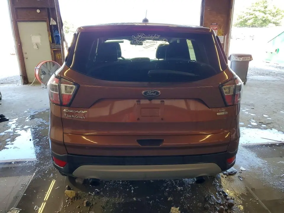 2017 FORD ESCAPE SE  