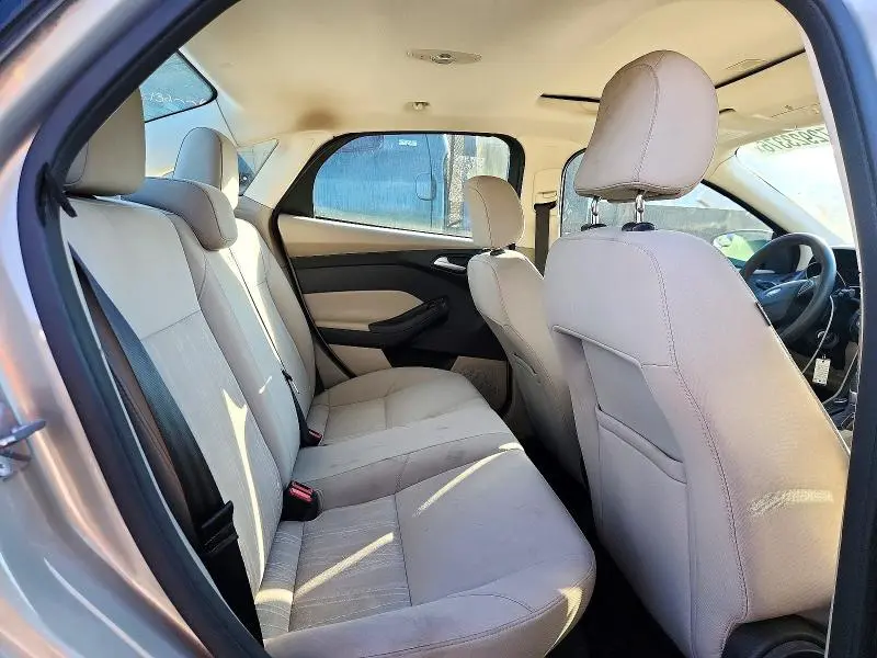 2015 FORD FOCUS SE  