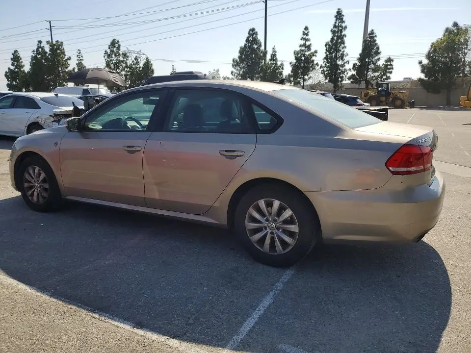 2015 VOLKSWAGEN PASSAT S  