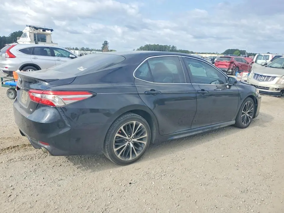 2018 TOYOTA CAMRY SE  