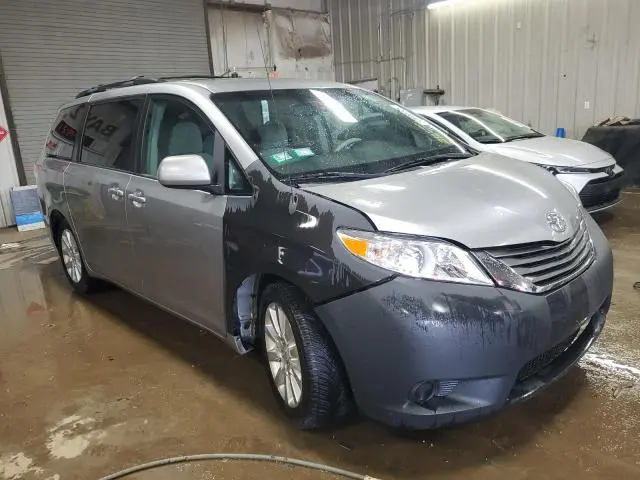 2011 TOYOTA SIENNA LE  