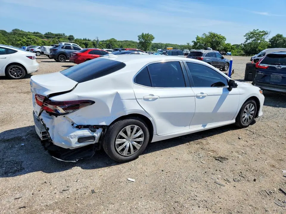 2022 TOYOTA CAMRY LE  