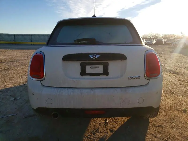 2018 MINI COOPER   