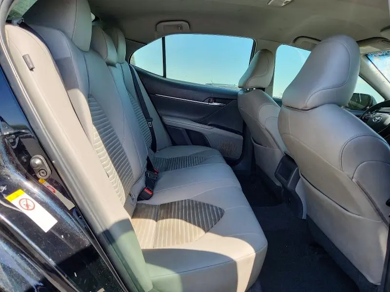 2018 TOYOTA CAMRY SE  