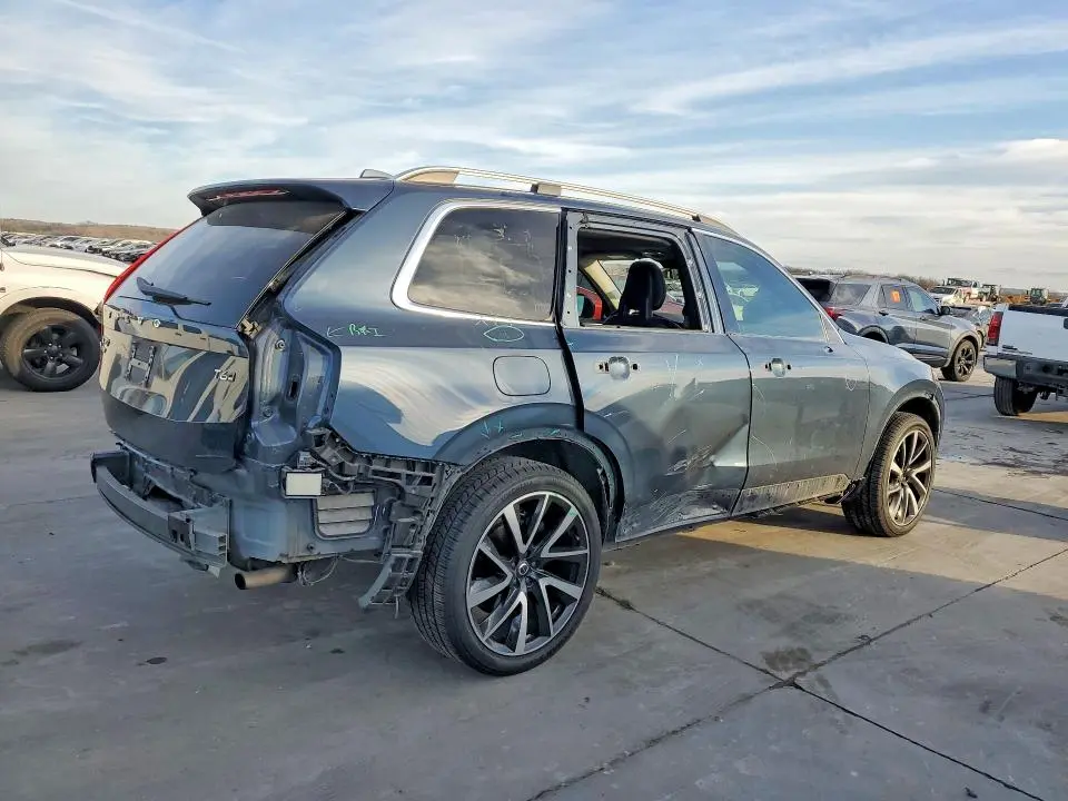 2018 VOLVO XC90 T6  