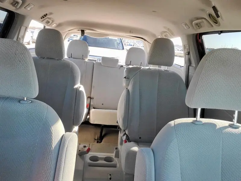 2011 TOYOTA SIENNA LE  