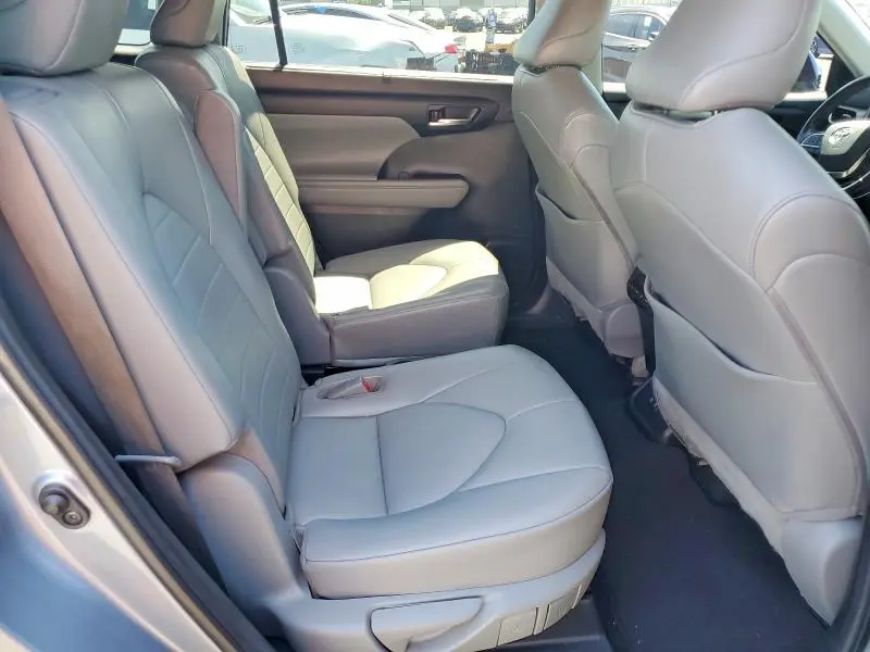 2021 TOYOTA HIGHLANDER   