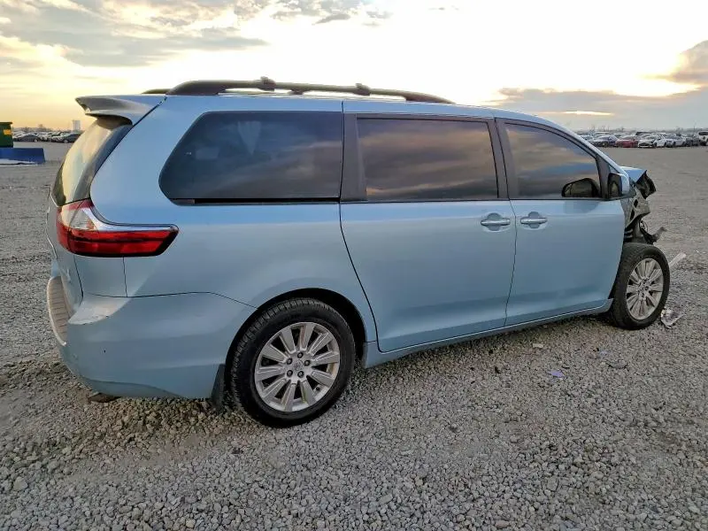 2017 TOYOTA SIENNA XLE  