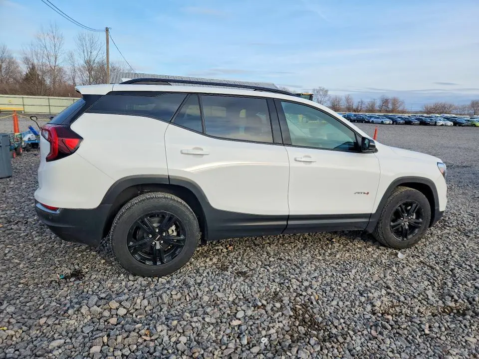 2023 GMC TERRAIN AT4  
