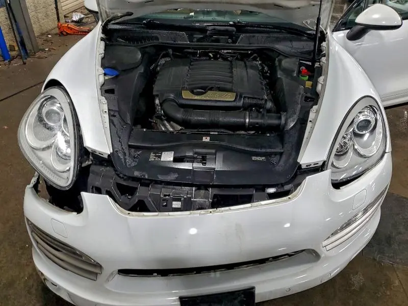 2014 PORSCHE CAYENNE   