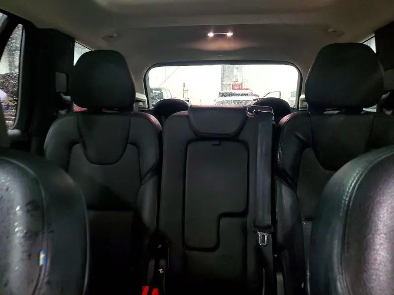 2021 VOLVO XC90 T6 MOMENTUM  