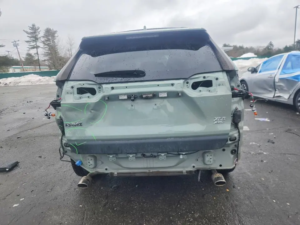 2019 TOYOTA RAV4 XLE  