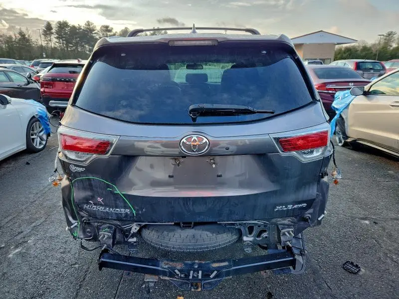 2016 TOYOTA HIGHLANDER XLE  